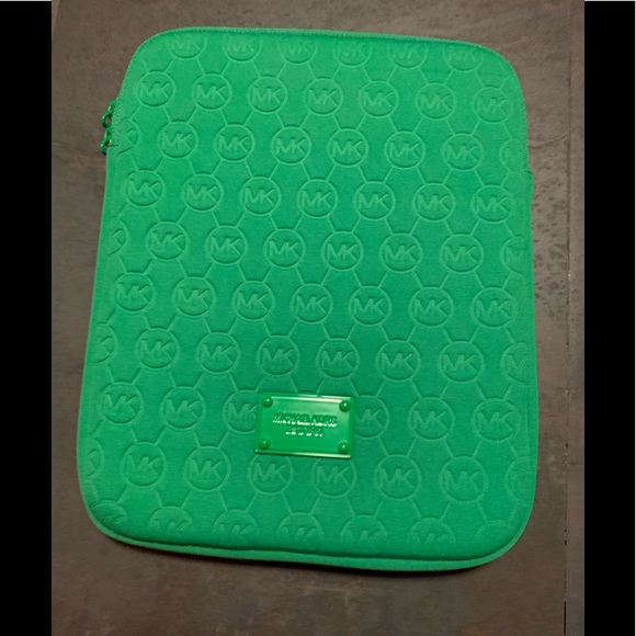 Michael Kors IPad case. Excellent condition. - Picture 1 of 5